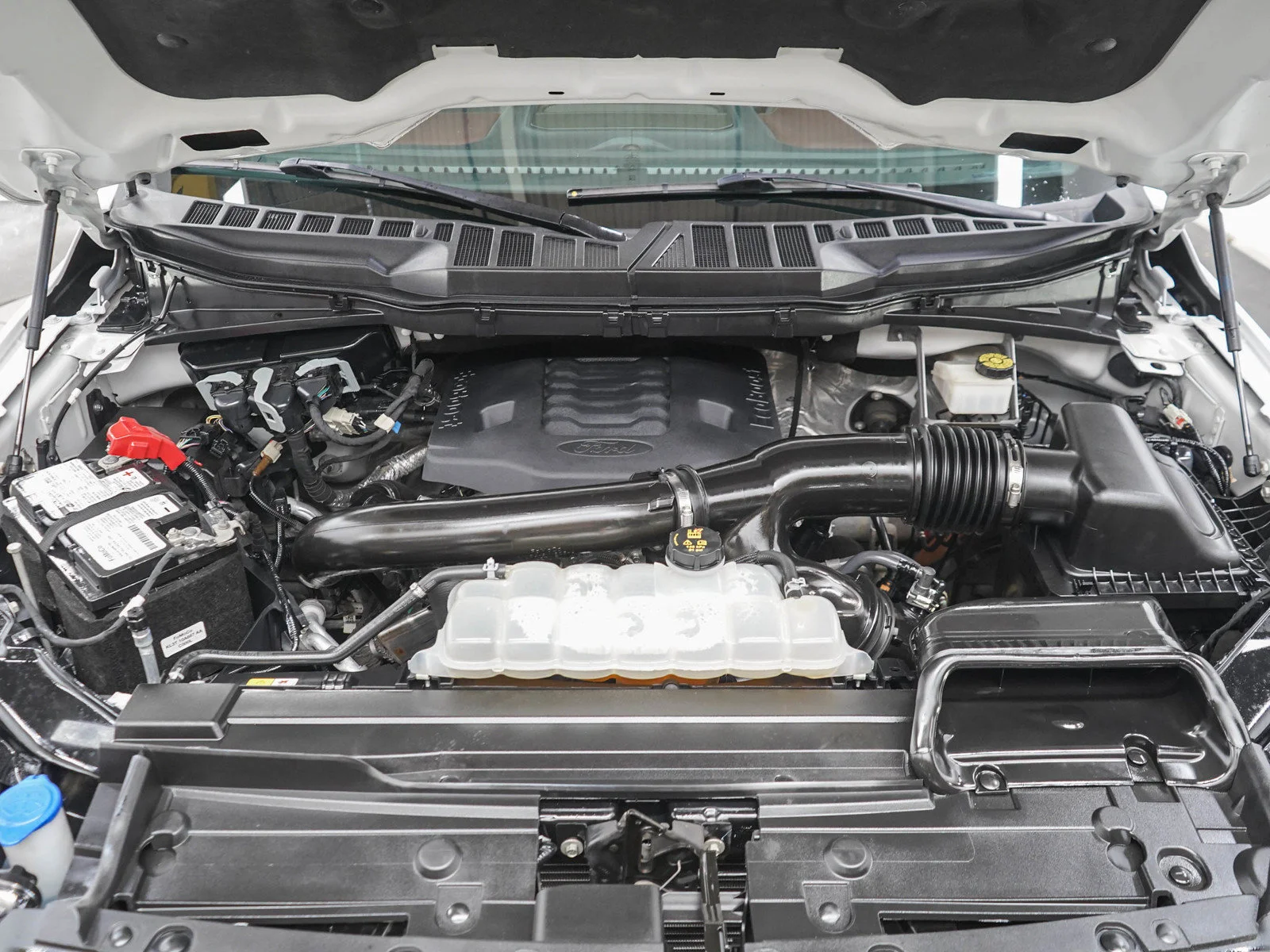 Used 2023  Ford Lariat image 29