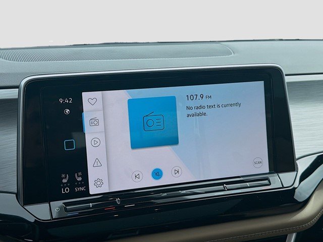 New 2026 Opal White Pearl Volkswagen 2.0T SE W/TECHNOLOGY image 12