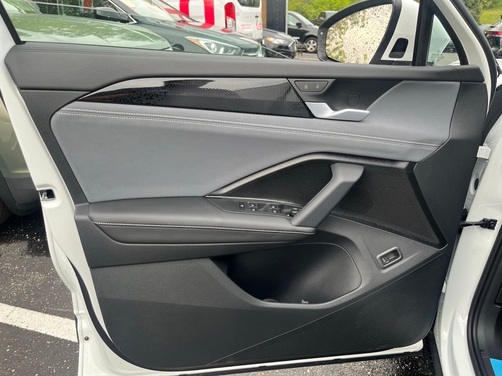 New 2026 White/off-white Volkswagen 2.0T SE image 9