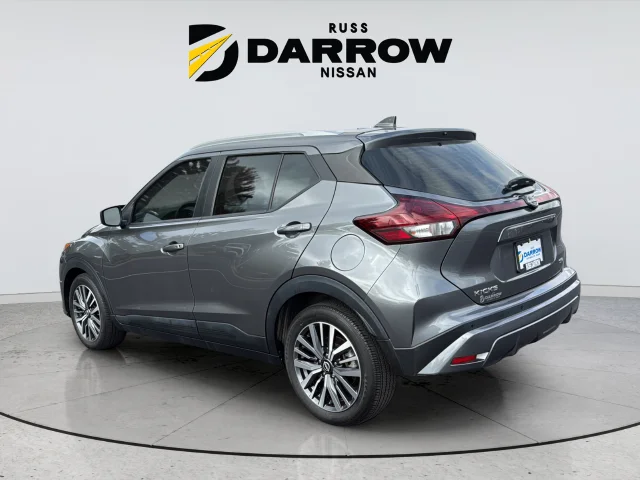 Used 2023 Gray Nissan SV image 3