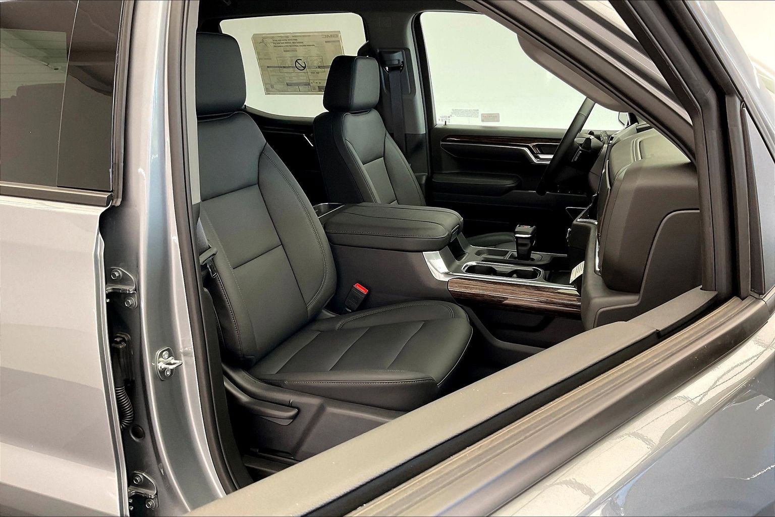 New 2026 Sterling Metallic GMC Elevation image 9