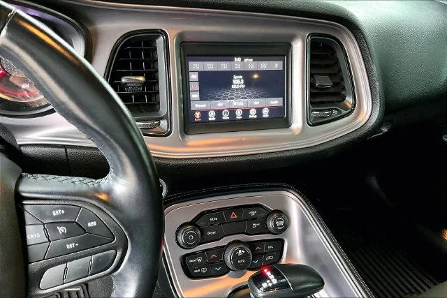 Used 2023 White Dodge SXT image 9