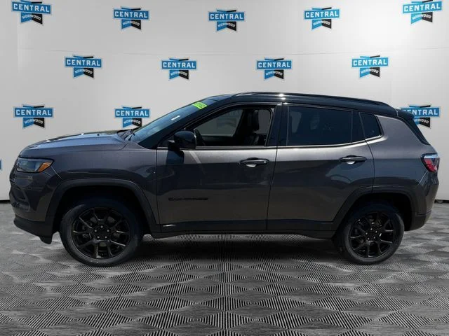 Used 2022 Gray Jeep Latitude image 2