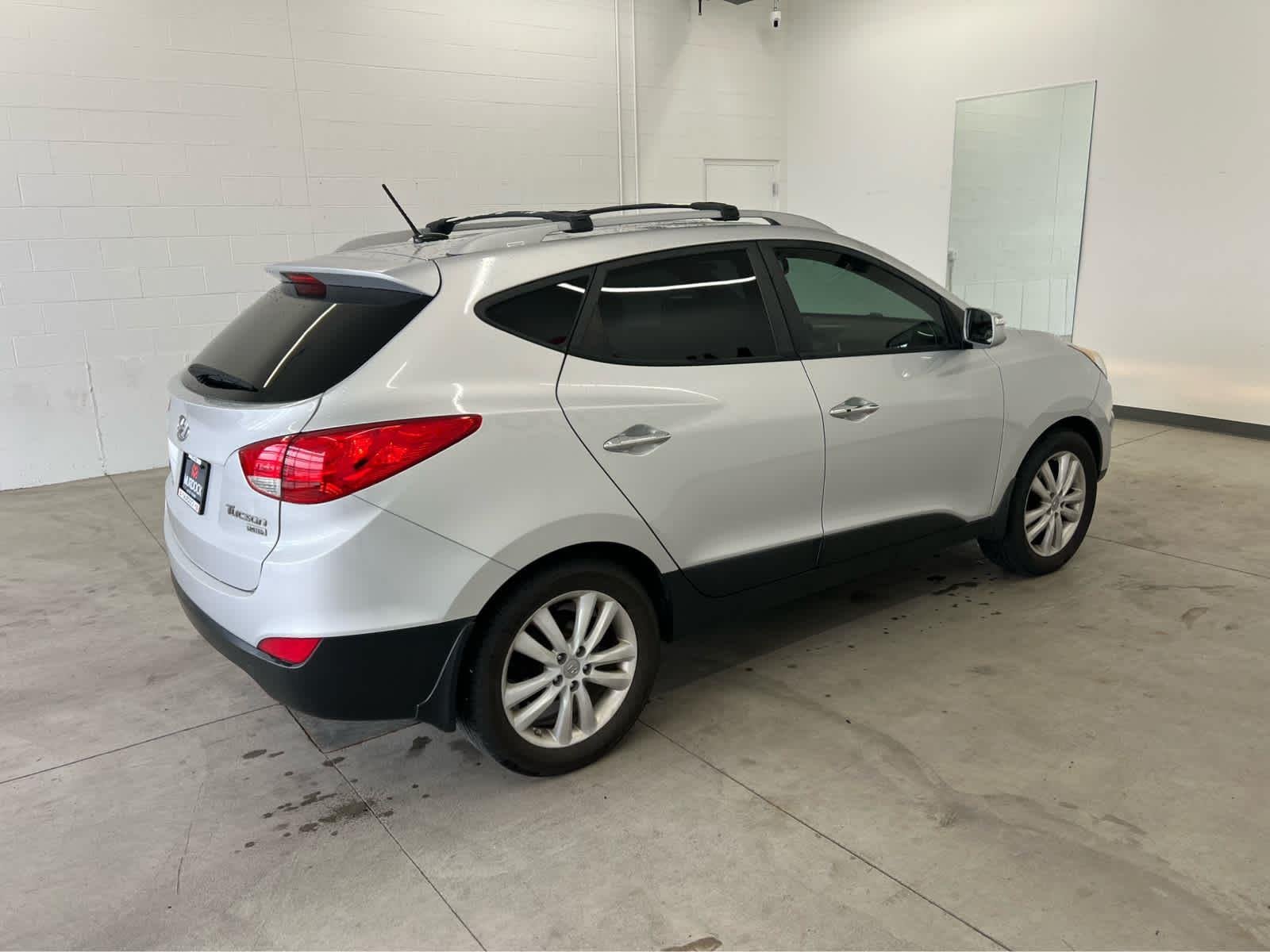 Used 2013 Diamond Silver Hyundai Limited image 4