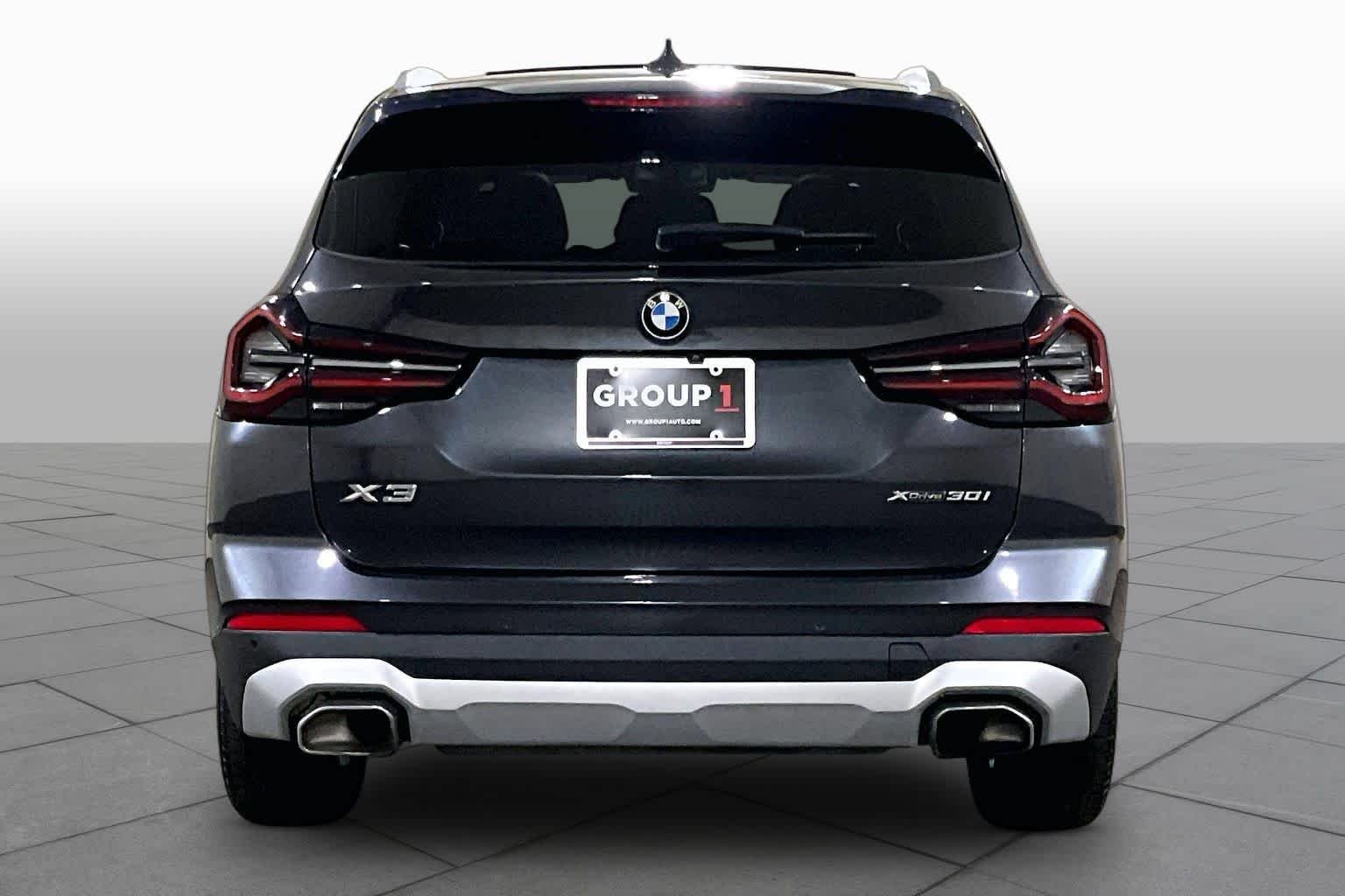 Used 2022 Dark Graphite Metallic BMW xDrive30i image 4
