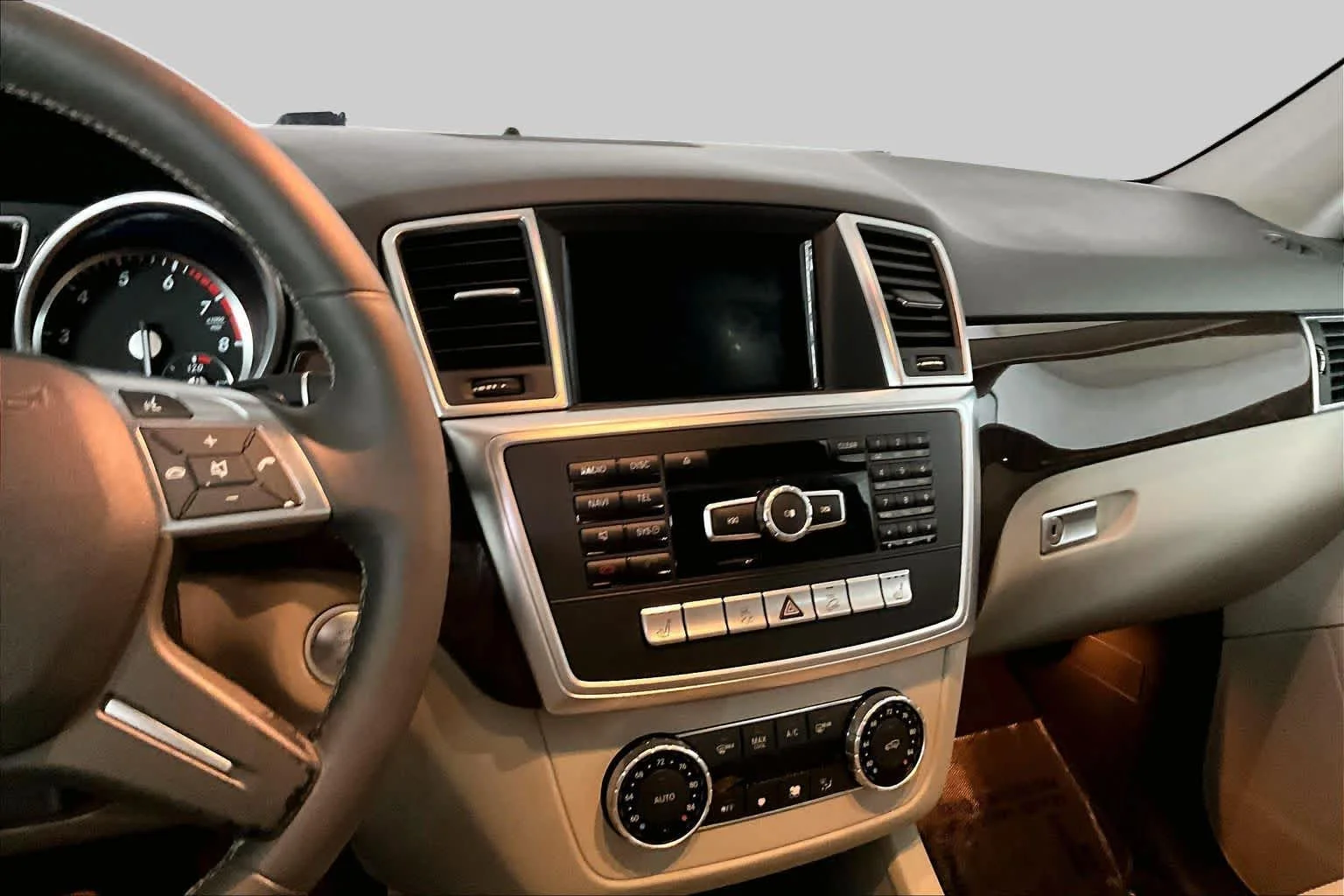 Used 2015 Palladium Silver Metallic Mercedes-Benz ML 350 image 7