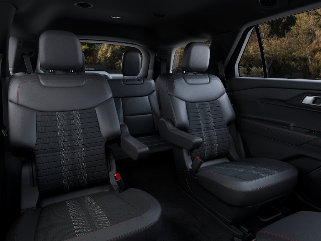 New 2027 Agate Black Metallic Ford ST-Line image 13