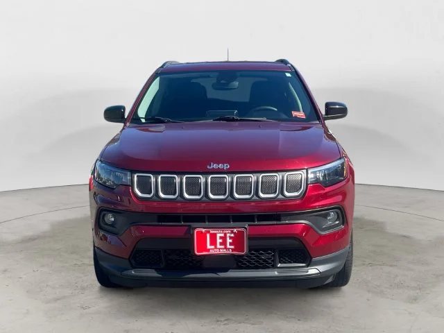Used 2022 Red Jeep Latitude image 8
