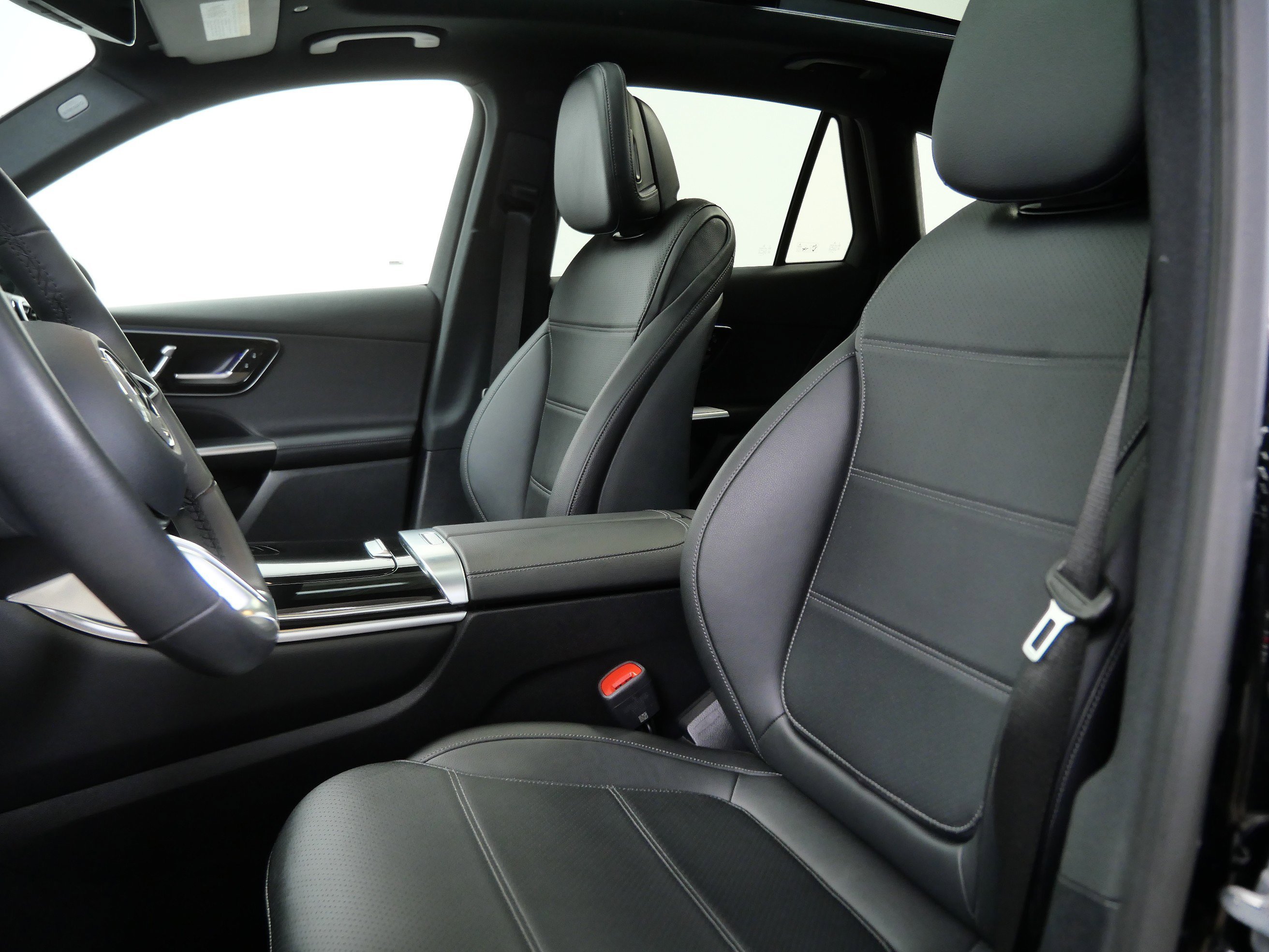 Certified Used 2026 Black Mercedes-Benz GLC 300 image 15