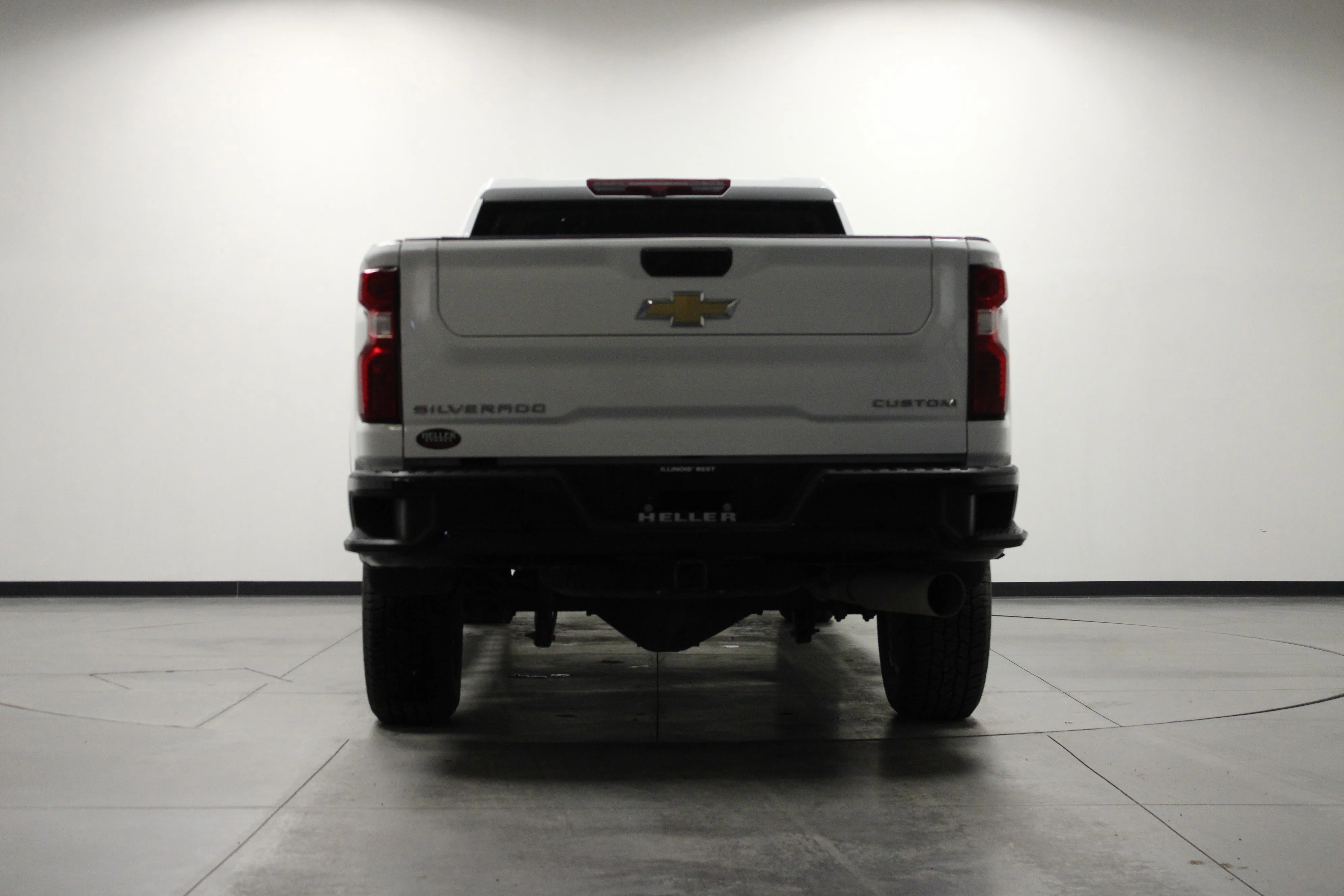 Used 2022 Summit White Chevrolet Custom image 5