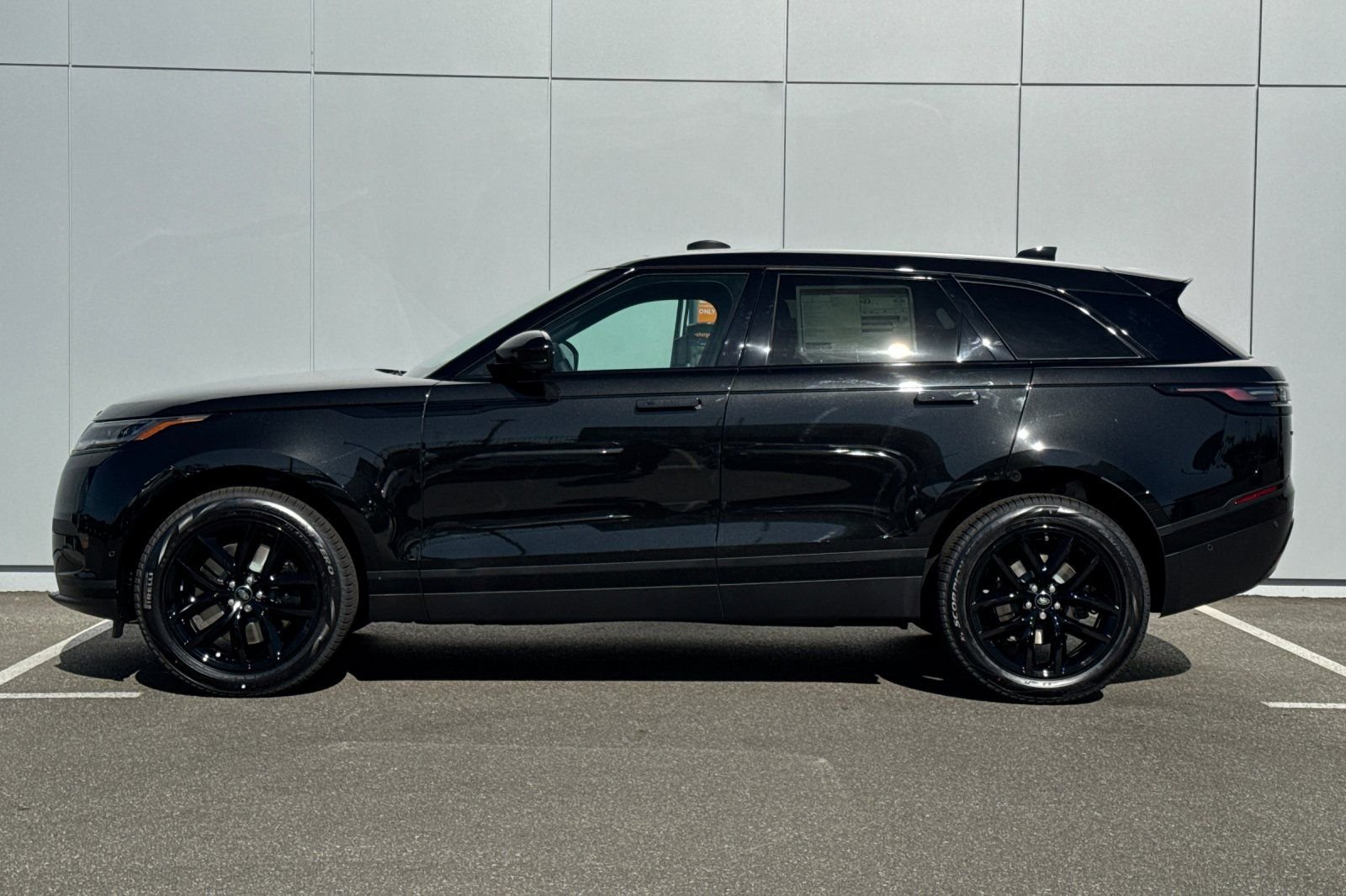 New 2026 Santorini Black Land Rover S image 2