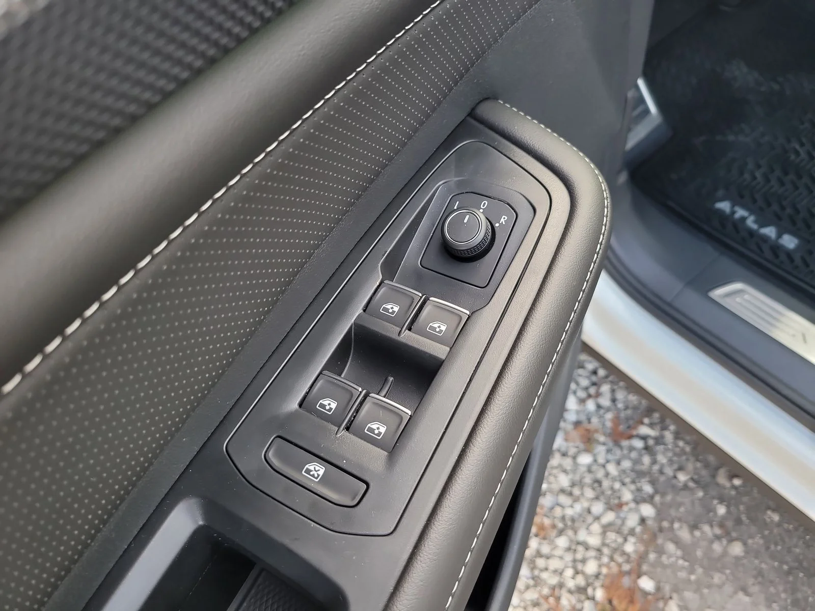 2026 Volkswagen Atlas Cross Sport SEL R-LINE - Photo 17