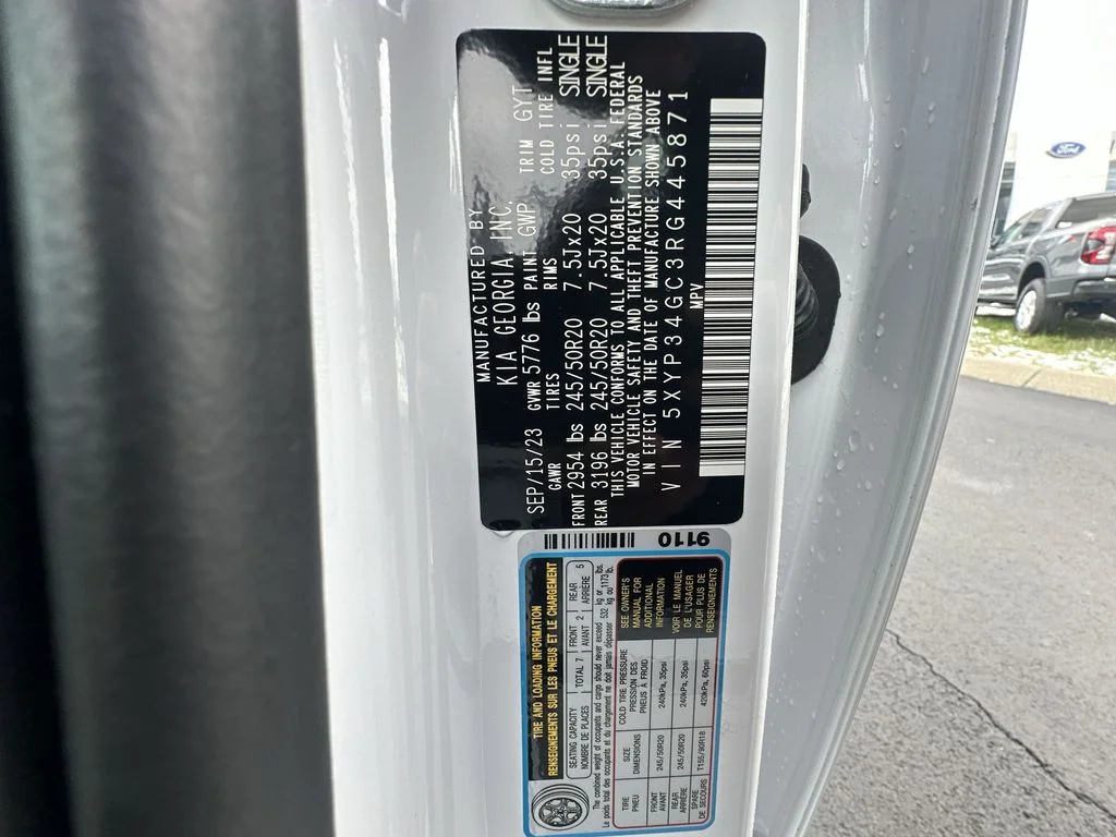 Used 2024 White Kia EX image 19
