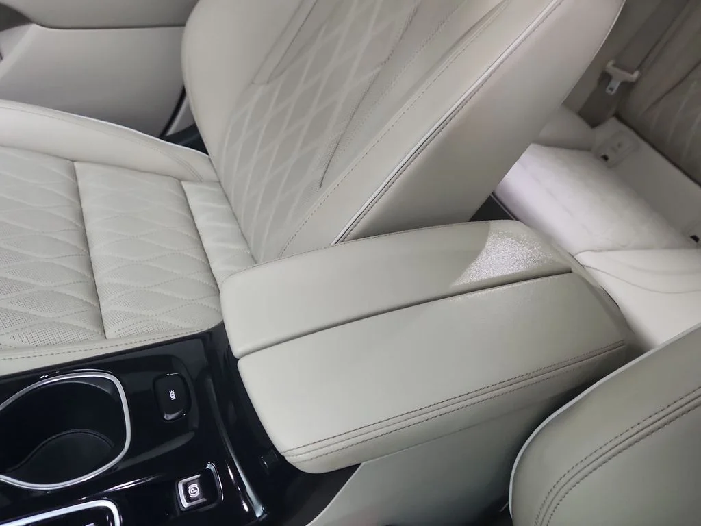 Used 2023 White Buick Avenir image 25