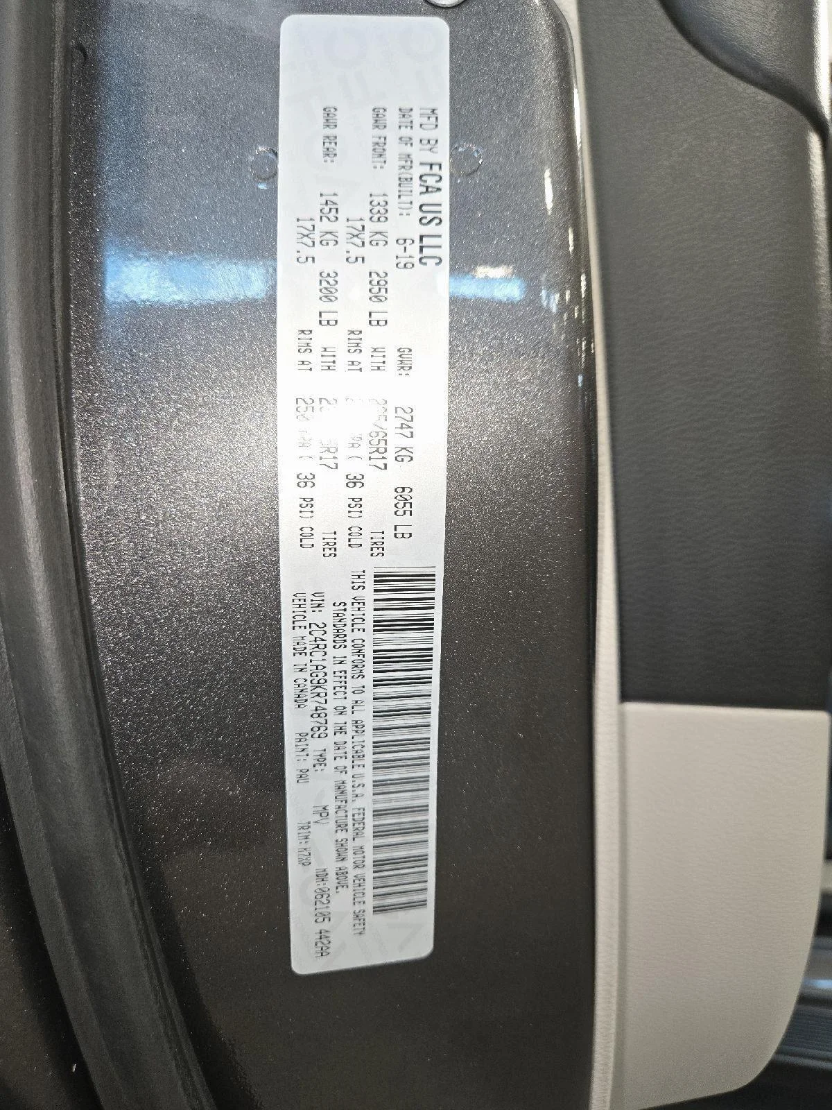 Used 2019 Granite Crystal Metallic Clearcoat Chrysler L image 48
