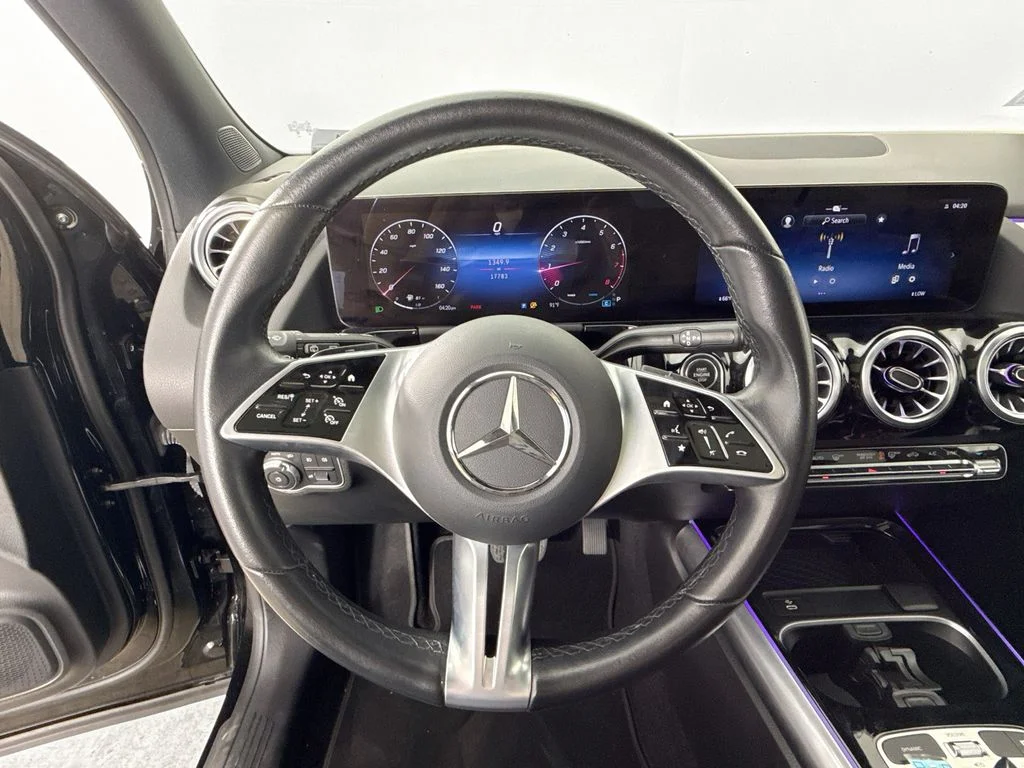 Used 2024  Mercedes-Benz GLA 250 image 11