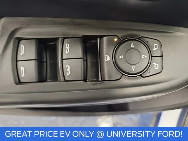 Used 2023 White Chevrolet LT image 28