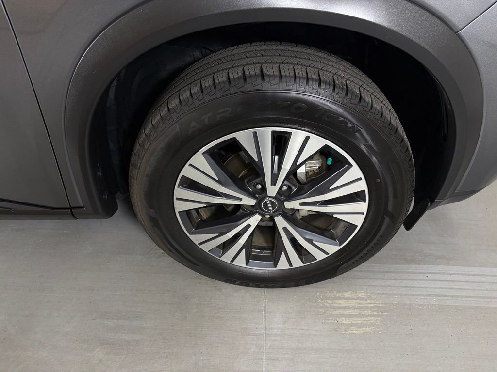 Used 2023 Gray Nissan SV image 10