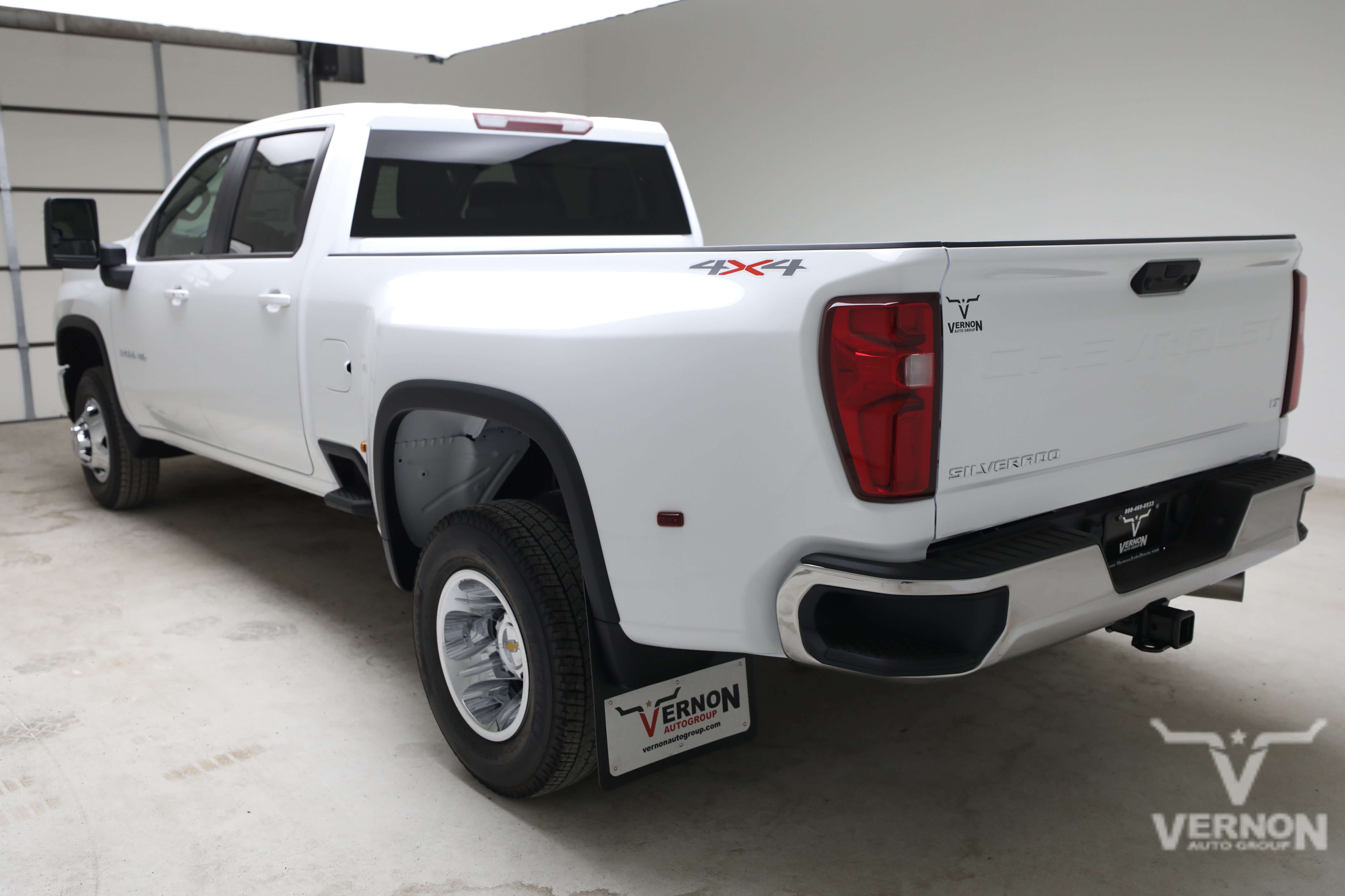 New 2026 Summit White Chevrolet N image 3