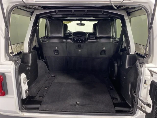 Used 2020 White Jeep Unlimited Sahara Altitude image 33