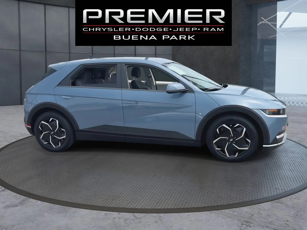 Used 2024 Blue Hyundai SEL image 9