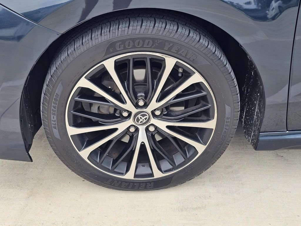 Used 2018 Blue Toyota SE image 11