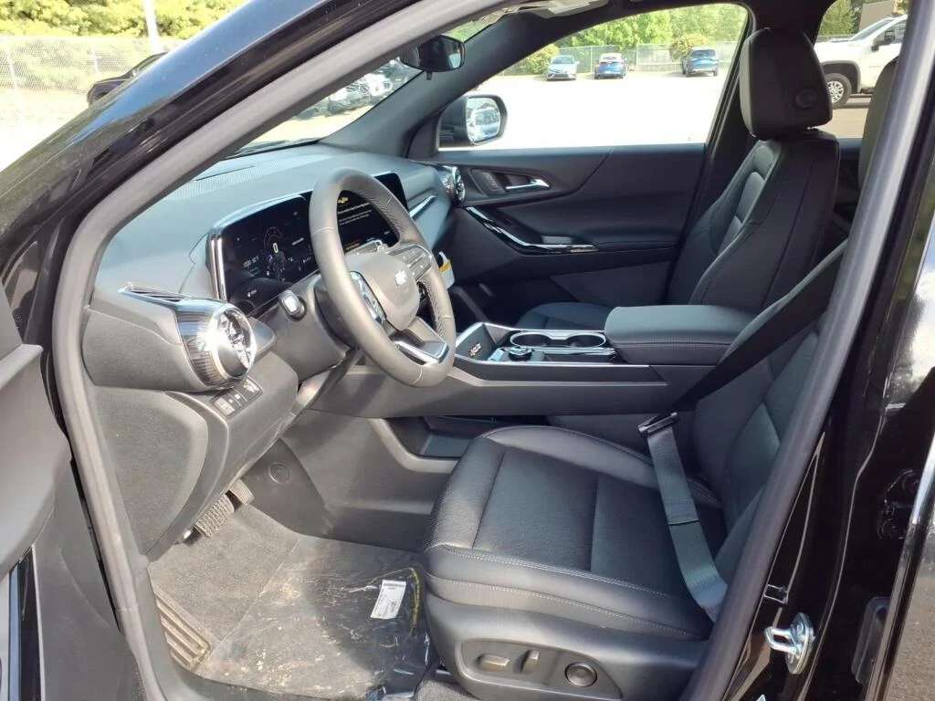2027 Chevrolet Equinox LT - Photo 7