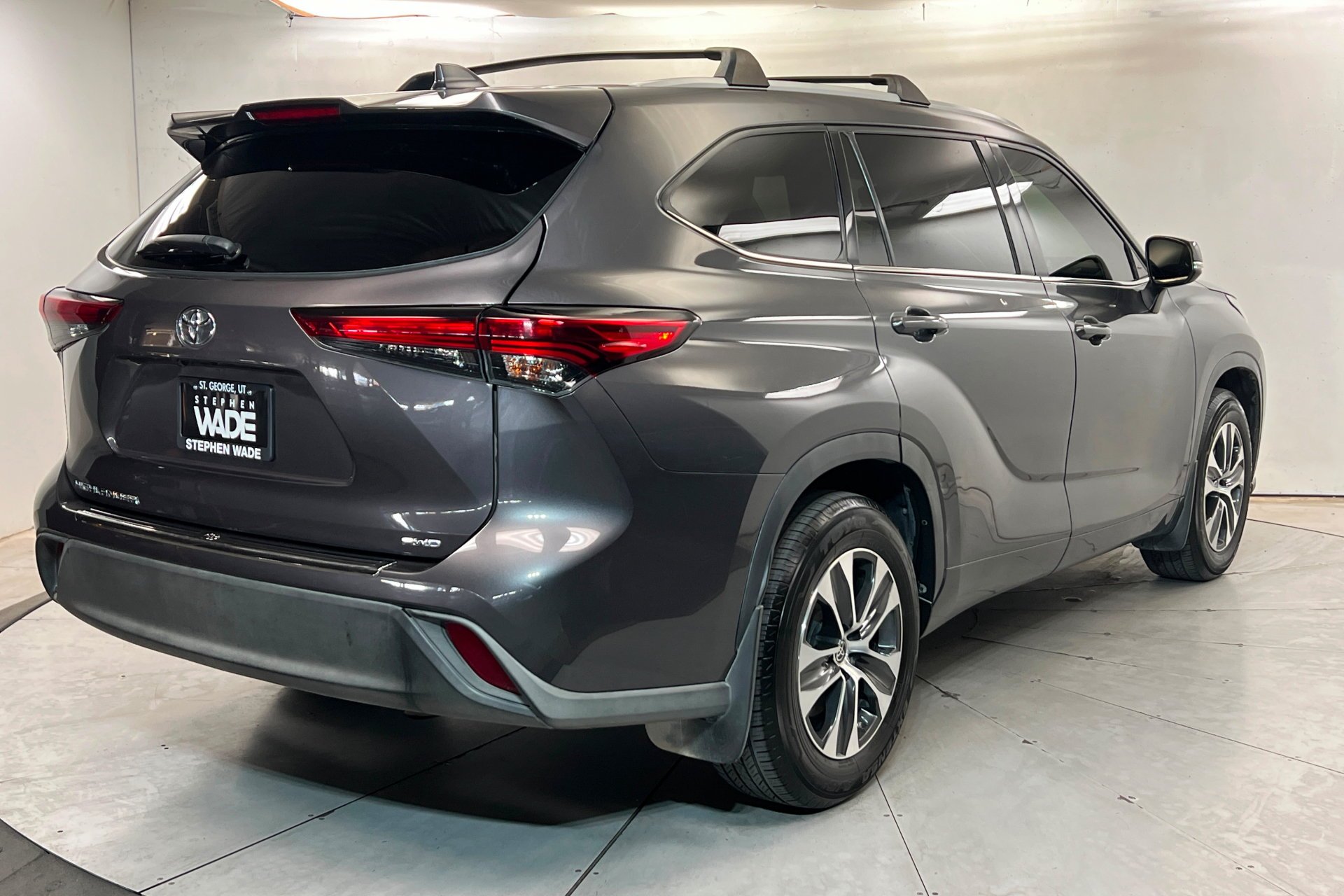 Used 2022 Gray Toyota XLE image 6