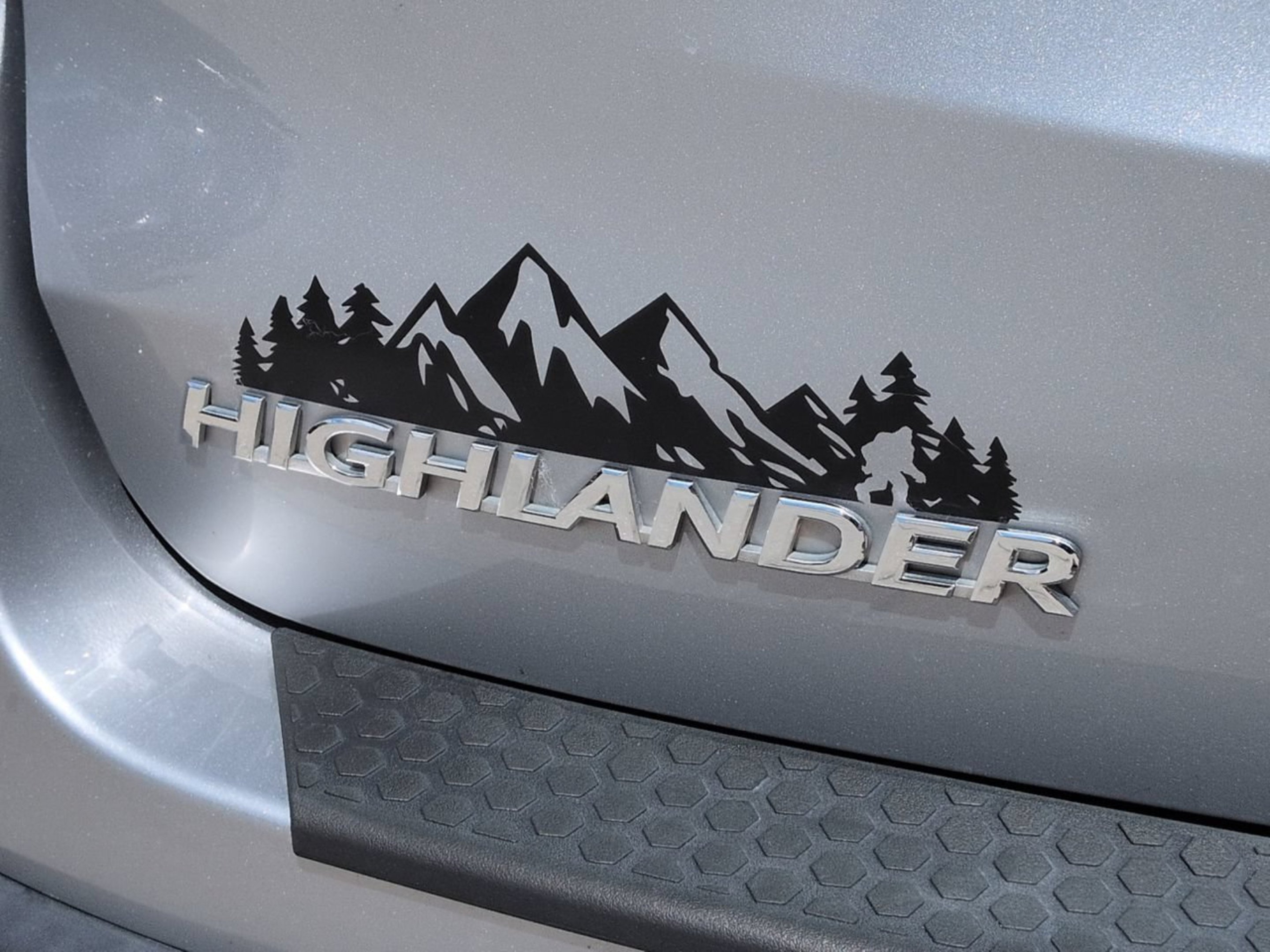 Used 2015 Silver Sky Metallic Toyota Limited image 34