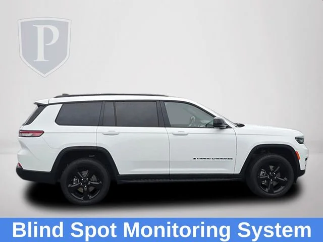 Used 2023 White Jeep Altitude image 4