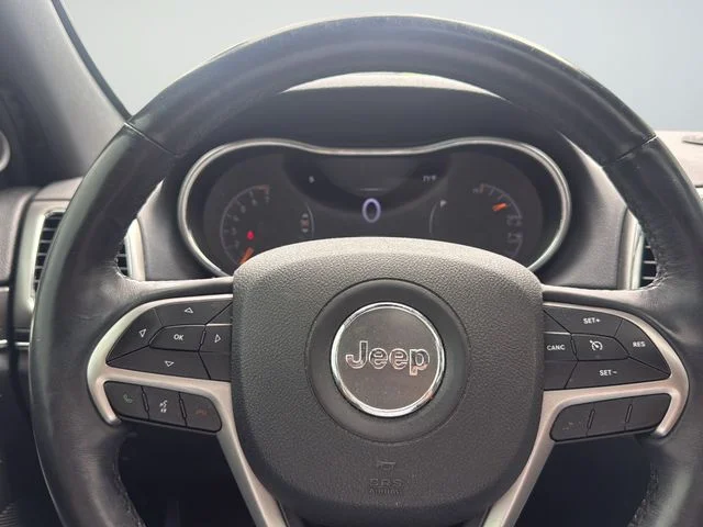 Used 2018 Silver Jeep Limited image 26