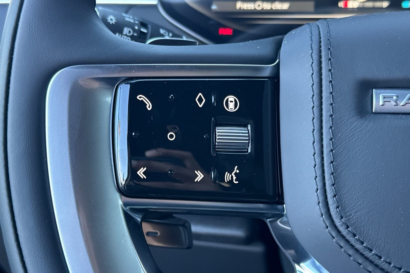 New 2026 Carpathian Grey Land Rover SE image 28