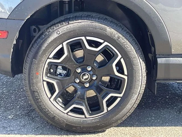 New 2026 Carbonized Gray Metallic Ford Outer Banks® image 7