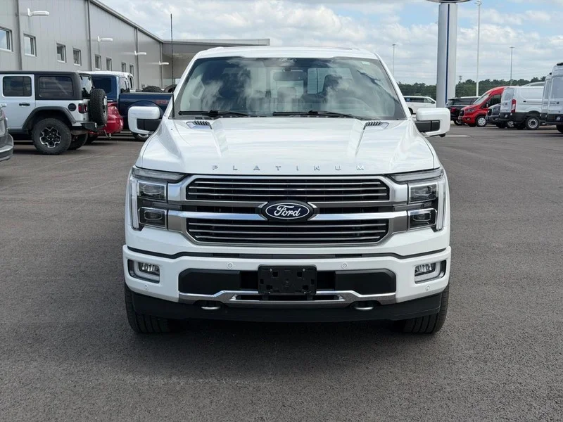 Used 2024 STAR WHITE METALLIC TRICOAT Ford Platinum image 2