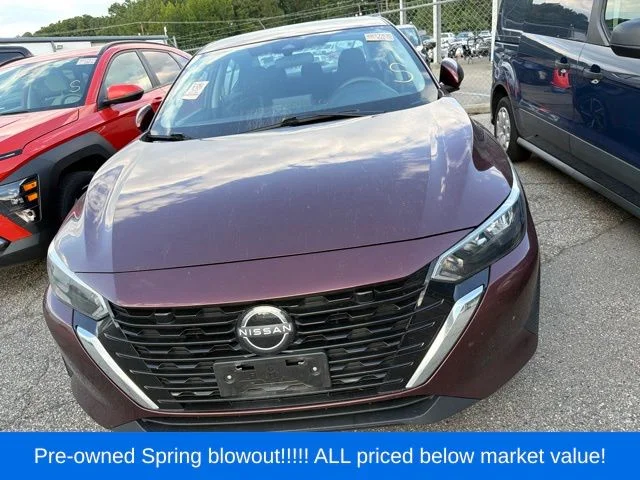 Used 2025 Red Nissan SV image 2