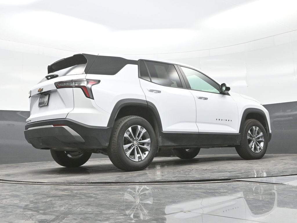 Used 2025 White Chevrolet LT image 31