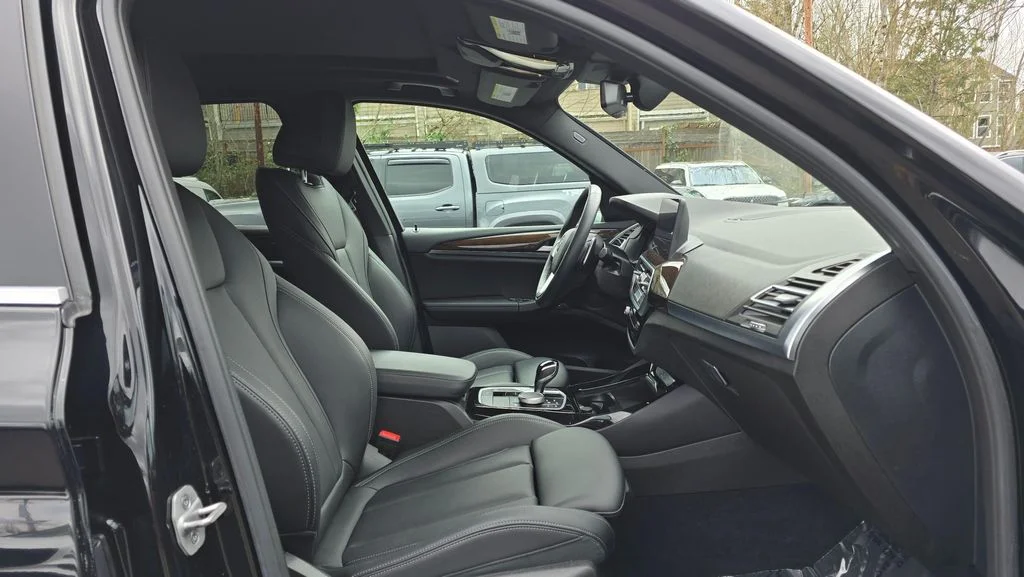 Used 2024 Black Sapphire Metallic BMW xDrive30i image 10
