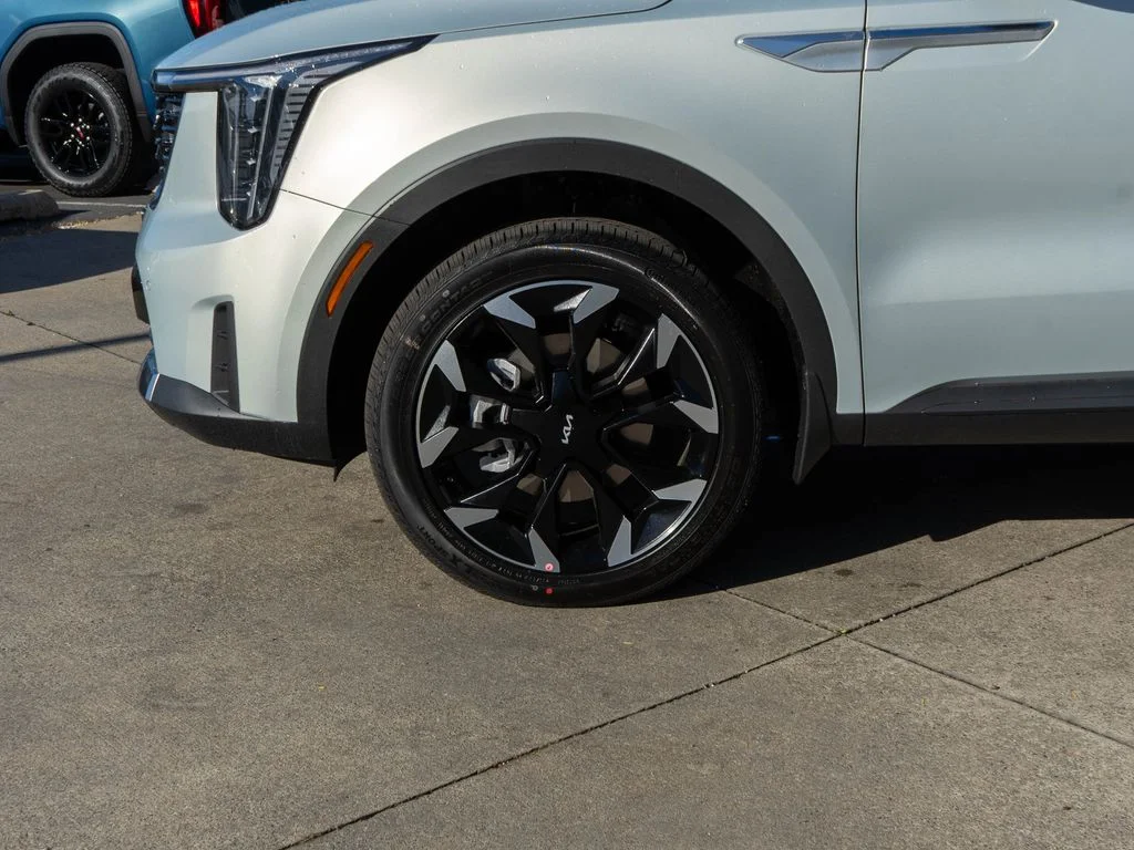 New 2026 Ivory Silver Kia EX image 27