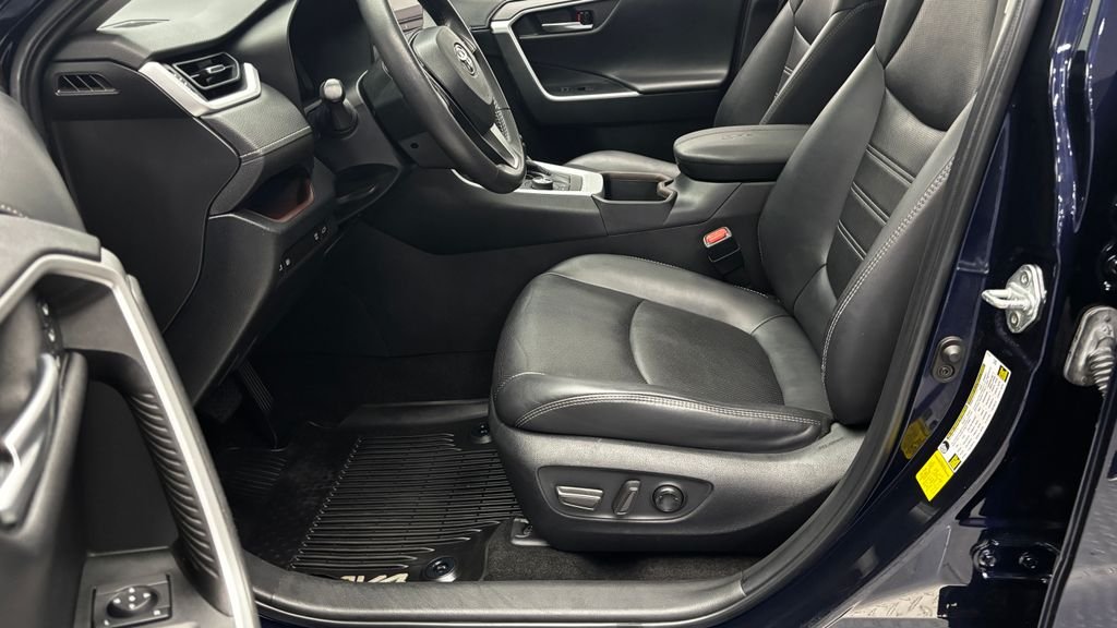 Used 2023  Toyota Limited image 13