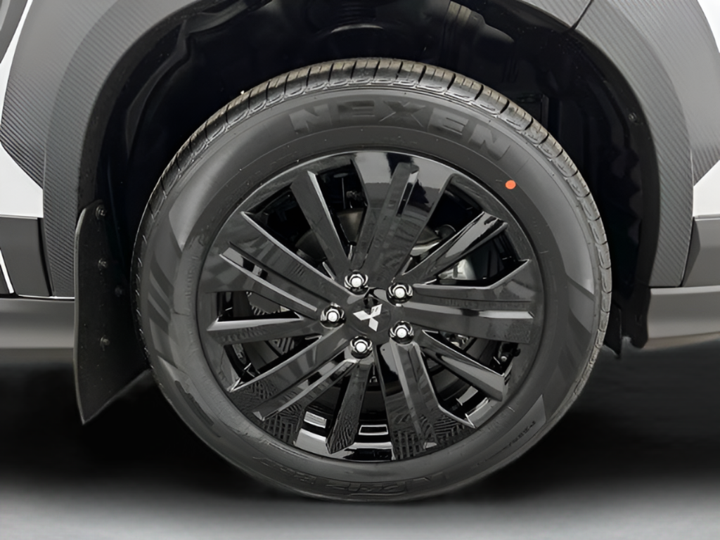 New 2026 White Diamond Mitsubishi  image 38