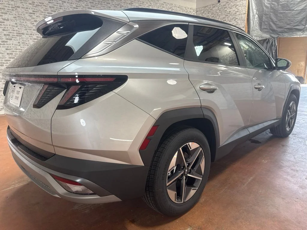 New 2026 Shimmering Silver Hyundai SEL Premium image 7