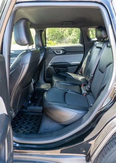 Used 2023 Black Jeep Latitude image 12