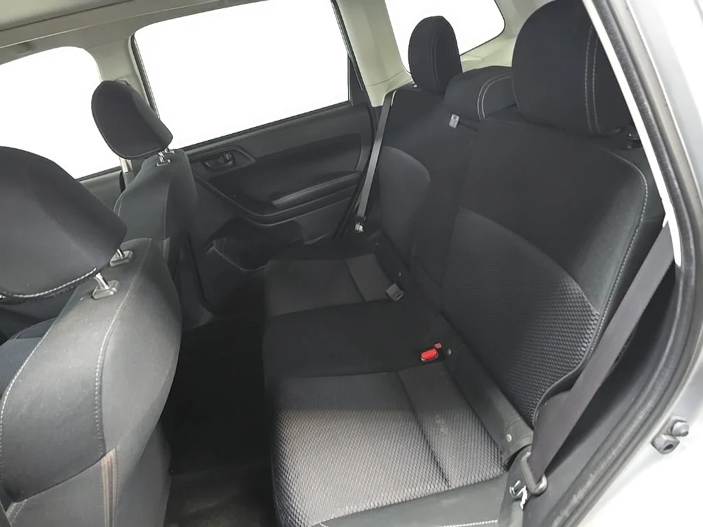 Used 2018 Ice Silver Metallic Subaru 2.5i Premium image 32