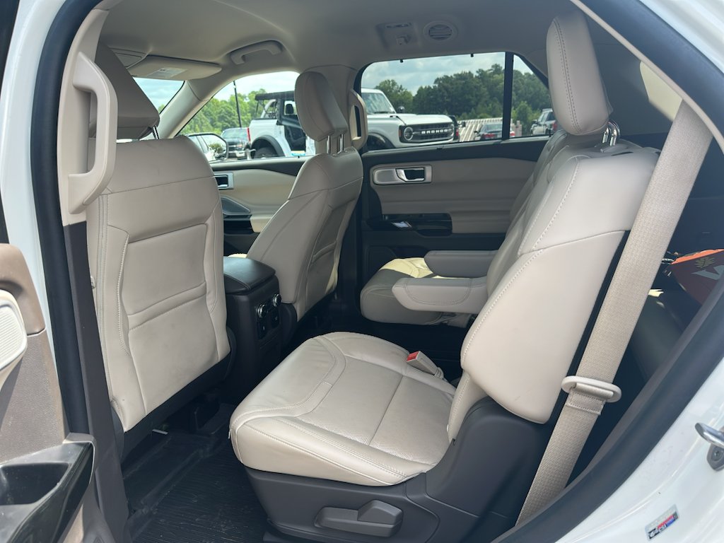 Used 2022 Star White Metallic Tri-Coat Ford Platinum image 5