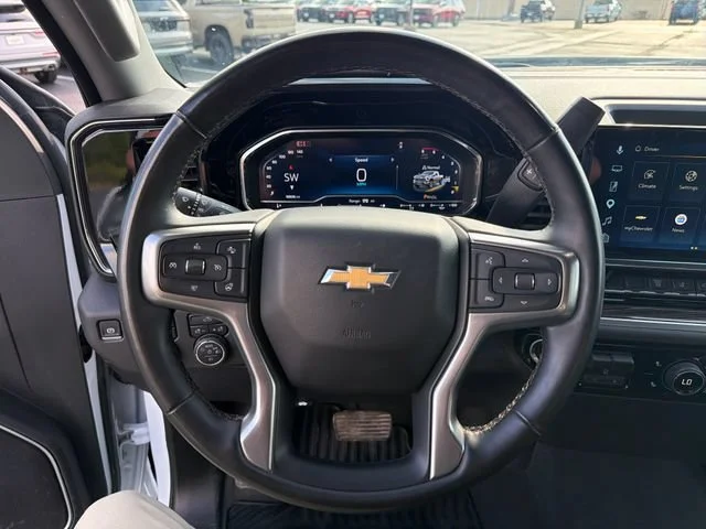 Used 2025 Summit White Chevrolet LT image 22