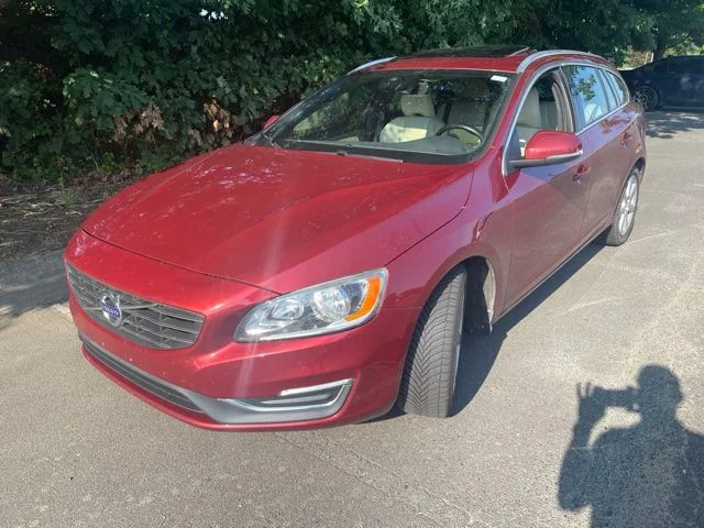 Used 2017 Red Volvo T5 Premier image 2