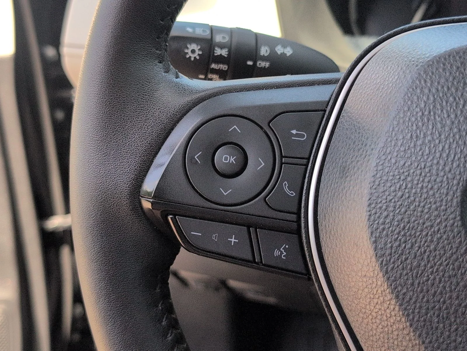 Used 2024  Toyota XLE Premium image 26