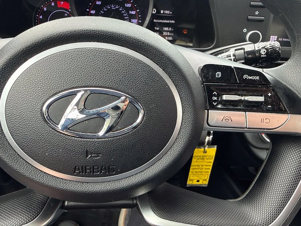 Used 2023 Red Hyundai SE image 13