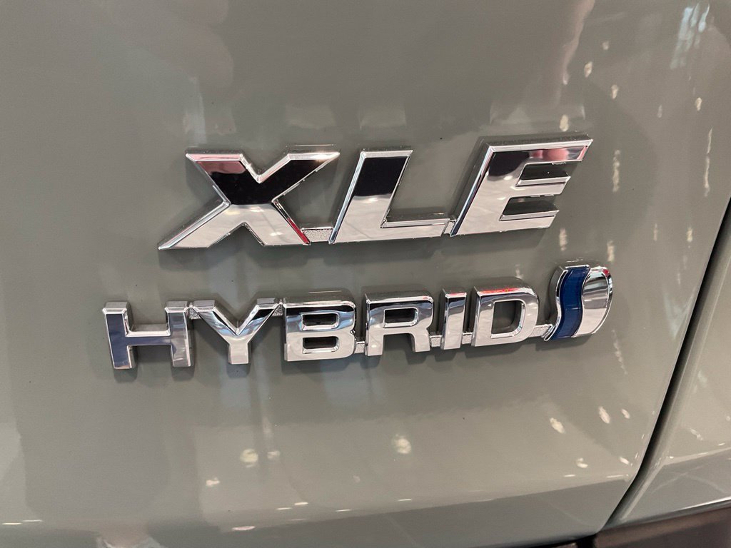 Certified Used 2022  Toyota XLE image 23