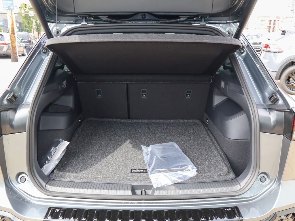 New 2026 Silver Volkswagen 2.0T SE R-Line Black image 10